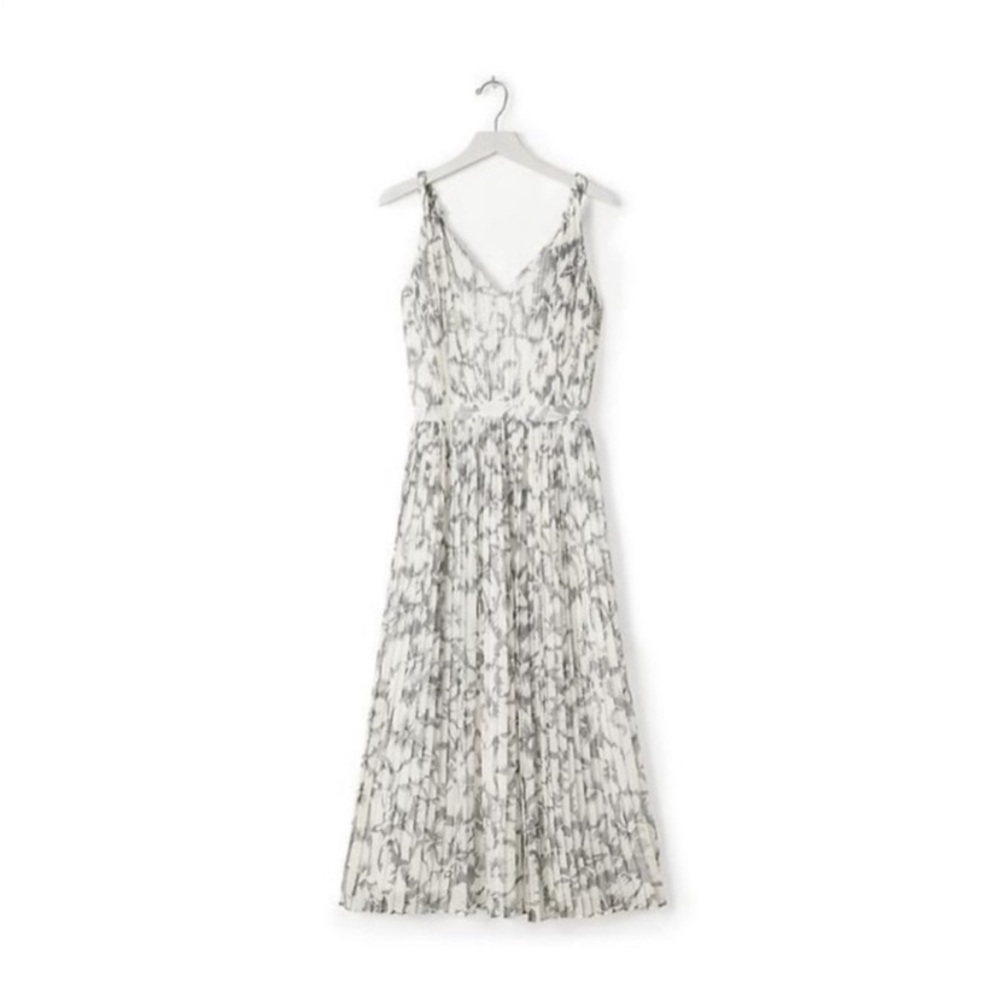 Banana Repulic Sketched Floral Pleated
Midi Dress with pockets - Picture 5 of 15